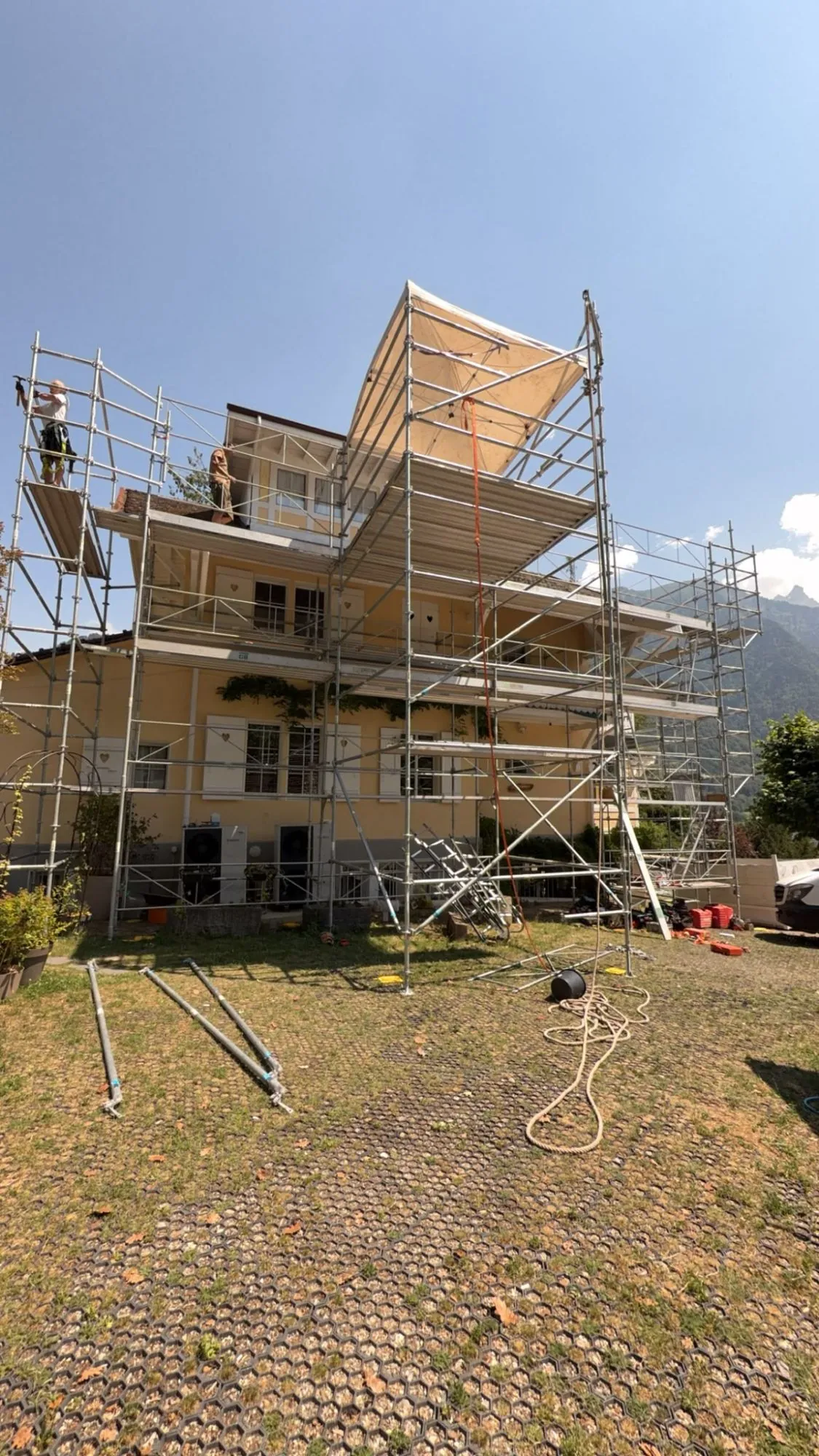 Guide complet : location d'échafaudage sur pied pour vos chantiers