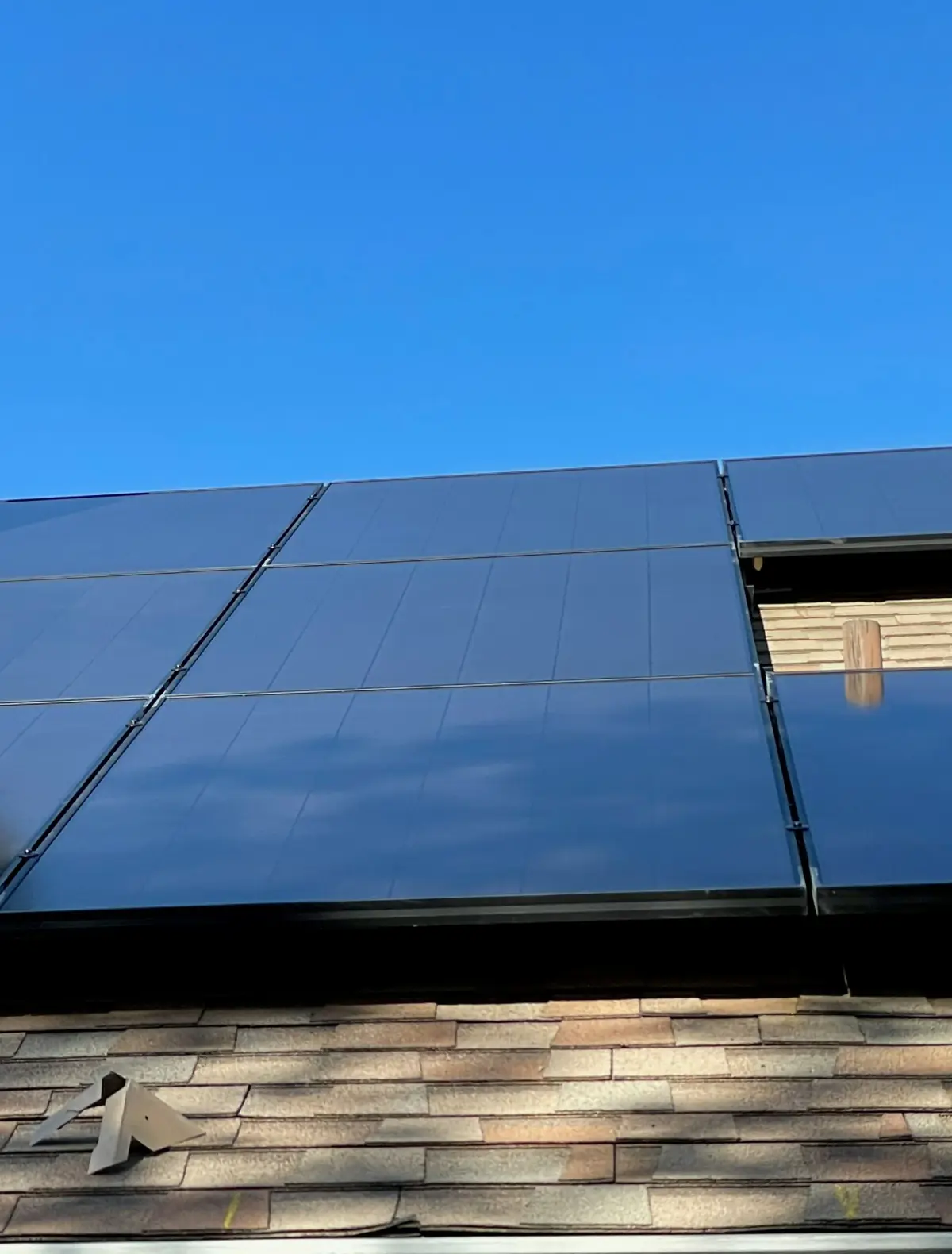Panneaux solaires posés sur une toiture
